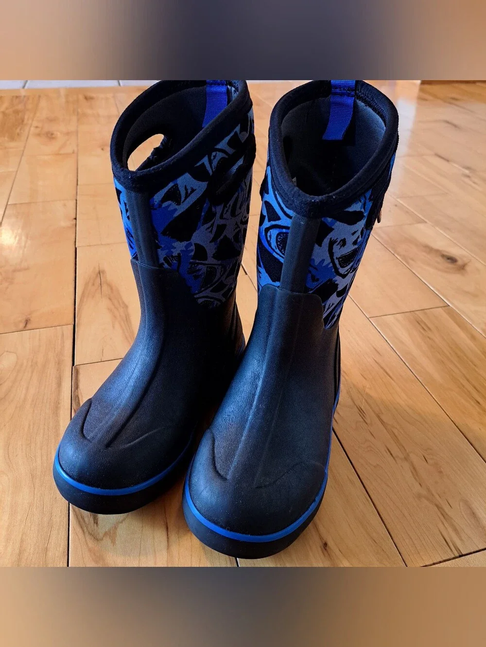 KIDS BOGS CLASSIC II Sharks WINTER BOOT UNISEX Size 1